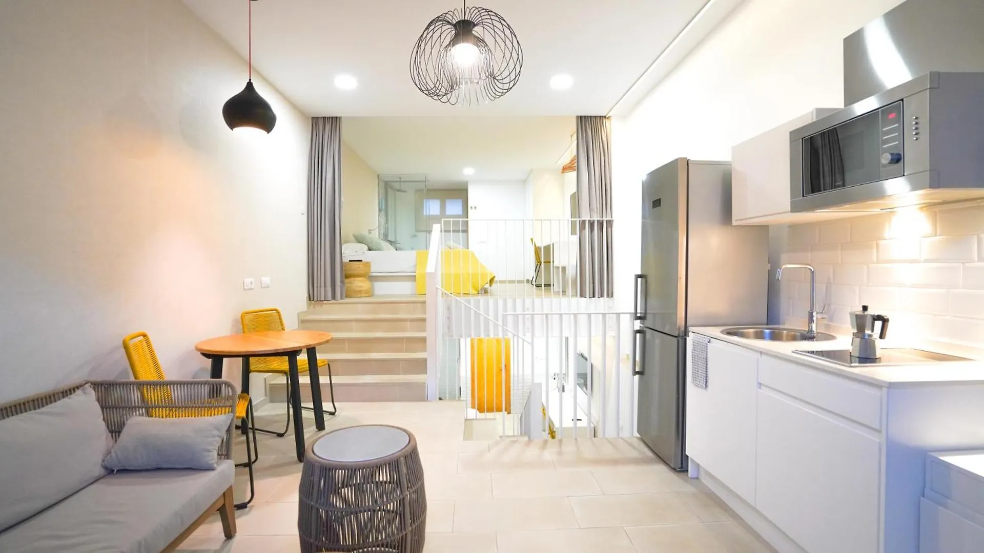 דירות קורלחו Oceanside Luxury Loft - Fast Wi-Fi - Workstations