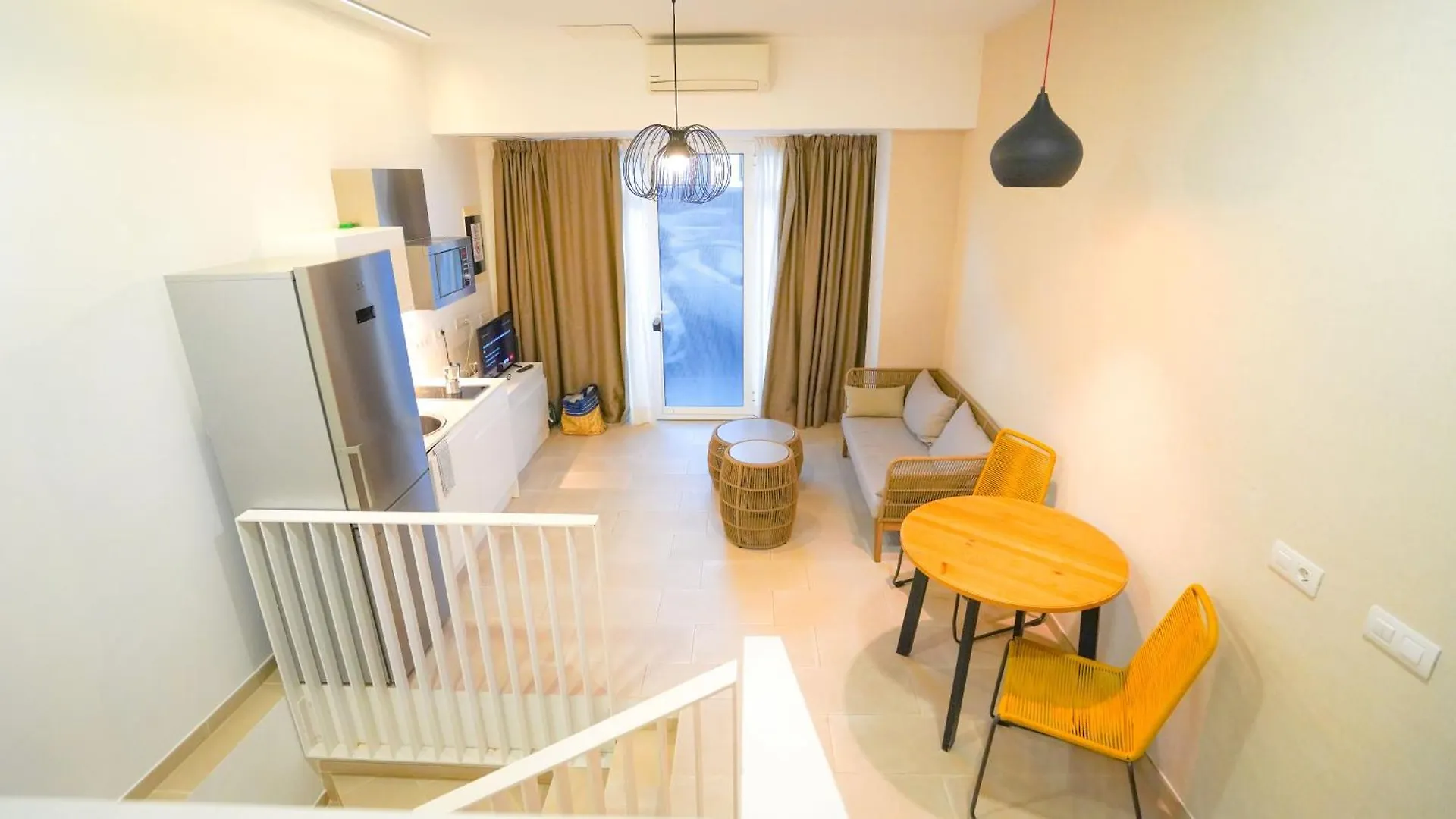 דירות קורלחו Oceanside Luxury Loft - Fast Wi-Fi - Workstations 0*,
