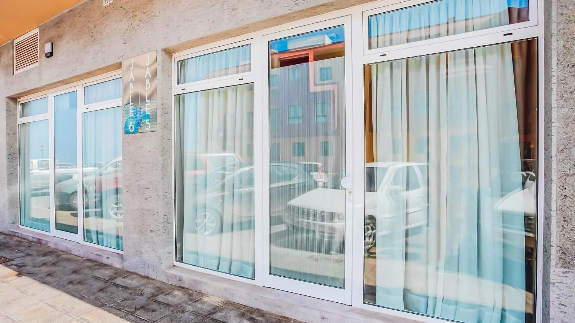 דירות קורלחו Oceanside Luxury Loft - Fast Wi-Fi - Workstations
