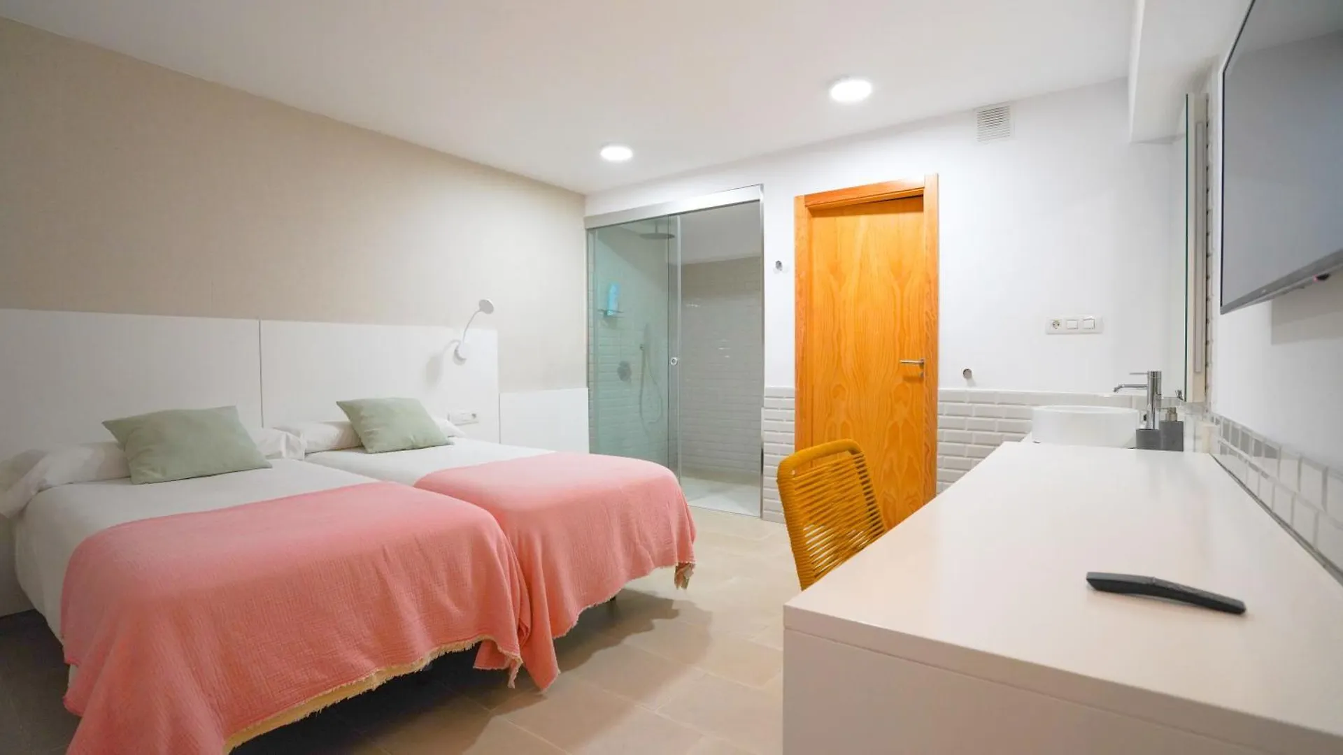 דירות קורלחו Oceanside Luxury Loft - Fast Wi-Fi - Workstations